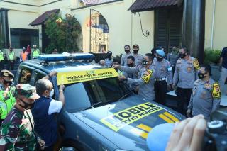 Kapolda Jabar Launching  Mobil COVID -19 HUNTER Di Polrestabes BANDUNG  