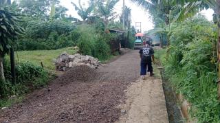 Pembangunan Jalan Lingkungan Kp. Pereng - Sindangpalay Desa Kutajaya Mendapatkan Apresiasi Warga