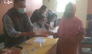 Pemdes Tangkil Bogor, Salurkan BLT-DD Pada 379 KPM Terapkan Prokes Covid -19