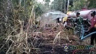 Api Lahap Ladang Kering di Kemalang Klaten, Babinsa dan Damkar Cegah Kebakaran Meluas