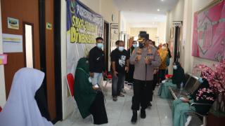 Kapolres Cilegon Polda Banten Semangati Tenaga Vaksinator Covid-19
