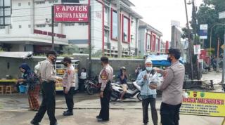 Ops Yustisi Polres Majalengka Polda Jabar Laksanakan Himbauan Penerapan 5M dan Bagikan Masker Gratis