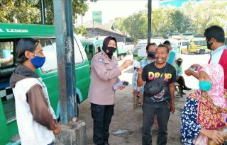 Disiplinkan Protokol Kesehatan, Polrestabes Bandung Bagikan Masker Gratis 