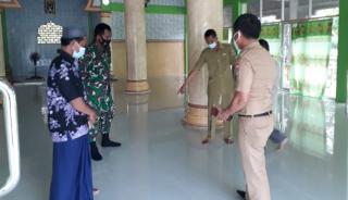 Babinsa Koramil 426-01-Mesuji Pastikan Pelaksanaan Sholat Jumat Patuhi Prokes