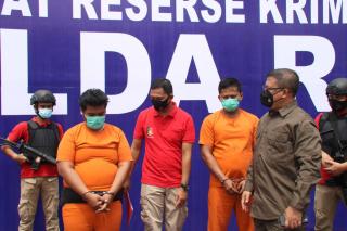 Pelaku Pembakar Mobil Ketua IPK Rohul Dibayar Rp19 Juta