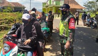 Antisipasi Penyebaran Covid-19, Tiga Pilar Kecamatan Cibugel Gelar Operasi Yustisi
