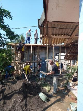 Warga Kampung Benteng Ladeh Bergotong Royong Bangun Majelis Ta,alim