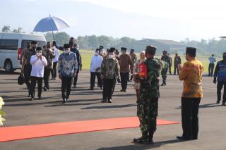 Danrem 062/TN Pimpin Gelar Pasukan Dalam Rangka Pengamanan Kunjungan Kerja Wakil Presiden