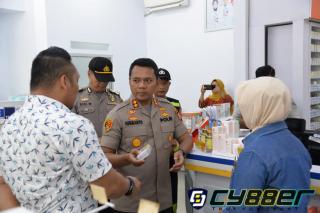 Kapolres Indramayu  Melaksanakan Pengecekan Ke Beberapa Apotek di Wilkum Indramayu