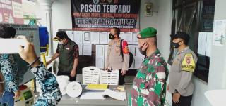 Kapolsek Pameungpeuk Bersama Muspika Tinjau Lokasi Posko PPKM Desa Rancamulya