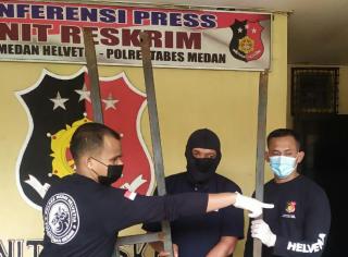 Pencuri Pagar Rumah Yang Apes