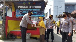 Kapolres Subang Polda Jabar, Salurkan 25.710 Kg Beras dari Yayasan Budha Tzu Chi pada Masyarakat Terdampak Covid-19