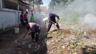 Dukung Program Kampung Tangguh Sat Brimob Polda Jabar Gotong Royong Dengan Masyarakat