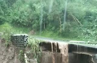 Jembatan Ambruk di Desa Sukamulya, Kecamatan Talegong - Garut