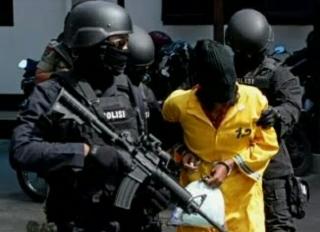 Seorang Warga Pekanbaru Terduga Teroris Ditangkap Tim Anti Teror Densus 88
