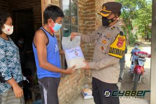 Polri Peduli, Polresta Cirebon Bagikan Bantuan pada Warga Isoman