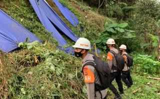 Cuaca Tak Mentu di Cianjur, Tim SAR Sat Brimob Polda Jabar Lakukan Pengecekan Tebing Rawan Longsor