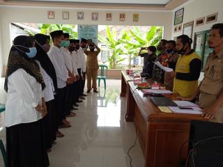 Ketua PPS Mekargading Lantik 49 KPPS Dengan Hikmat