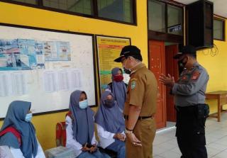 Cegah Penyebaran Covid-19, Polsek Talaga Bersama Koramil Sosialisasikan 3M 