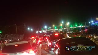 Lonjakan Kendaraan Pemudik Padati Pelabuhan Merak Sejak Dini Hari