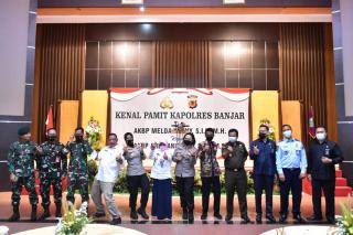 Suasana Haru Warnai Acara Pisah-Sambut Kapolres Banjar