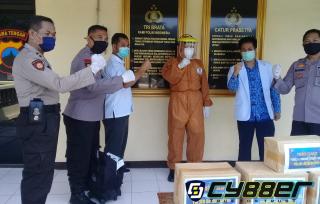 Polsek Dayeuhluhur, Serahkan Bantuan Alat Medis Kepada Tim Penanganan Pandemi Covid-19 Dayeuhluhur