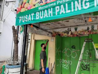 Oknum Satpol PP Kota Tegal Bersikap Arogan kepada Pedagang Kios Buah 