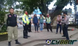 Cegah Corona Aparat Gabungan Patroli Bubarkan Kerumunan Masa Warga Banjaran Bandung