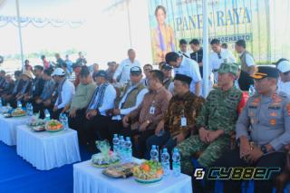 Dandim 0723/Klaten Dampingi Kunjungan Kerja Spesifik Komisi IV DPR RI Pada Panen Raya Di Desa Wonosari