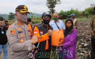 Kapolres dan Dandim 0611 Garut "Bhakti Sosial" Bagikan Paket Sembako ke Warga Masyarakat Kurang Mampu