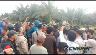 Bupati Inhu Ade Agus Hartanto Diminta Berani Tuntaskan Sengketa Lahan antara Masyarakat dan PT. SBP