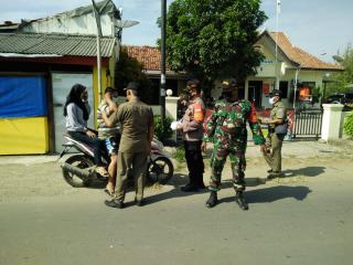 Polsek Bongas  Bersama TNI dan Satpol  PP Kembali  Menggelar  Ops  Yustisi Prokes 3M