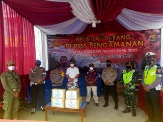 Tiga Pos Pam Operasi Lilin Krakatau-2020 Terima Tali Asih dari Ketua Bhayangkari Cabang Tulang Bawang