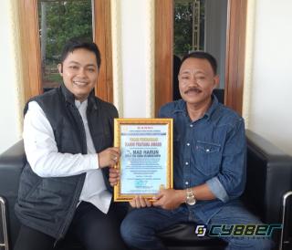 Kades Cibodas Raih Penghargaan KANNI Pratama Award