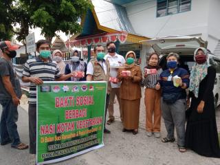 Giat Bakti Kemanusian, Kuali Hijau bersama DPD Projo Provinsi Riau Bagikan Takjil kepada Ratusan Pengendara