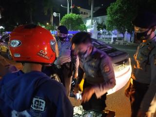 Patroli Gabungan Polres Cirebon Kota Polda Jabar Sosialisasikan 3M Protokol Kesehatan