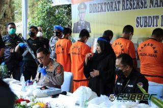 Direktorat Reserse Narkoba Polda Jabar Ungkap Sindikat Peracik Obat Ilegal