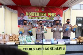 Kunjungi Polres Lamsel, Kapolda Lampung Pimpin Konfrensi Pers Kasus Narkotika