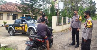 Polsek Surian Gelar Ops Yustisi dan Bagikan Masker