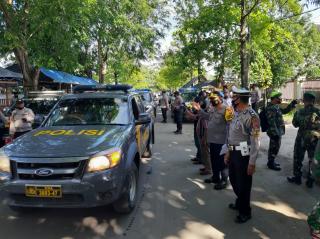 Pendistribusian Vaksin Covid-19 dari Gudang Farmasi ke Rumah Sakit dan Puskesmas di Wilkum Polres Indramayu Polda Jabar