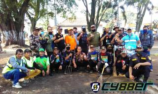 FKPPI Rayon Kecamatan Banjaran melaksanakan Kegiatan  Jumat Bersih di Seputaran Alun-Alun Banjaran