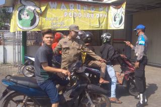 Tegakan Perbup, Gabungan TNI Polri dan Pol PP Wado Sumedang, Berikan Sanksi Pada Pelanggar Protokol Kesehatan
