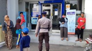 Sat Brimob Polda Jabar Sosialisasikan PPKM Pada Masyarakat Kabupaten Cirebon
