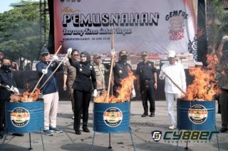 Bea Cukai Jabar Musnahkan 44 Juta Batang Rokok Ilegal, Selamatkan Potensi Kerugian Negara Rp32,9 Miliar