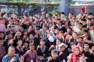 Pj. Wali Kota Cimahi kunjungi SMPN 1 Cimahi Menyambut Hari Menabung Indonesia