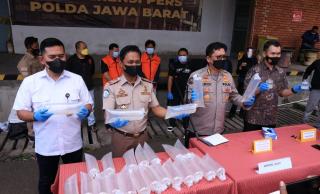 Penyelundupan 70.000 Benih Lobster Digagalkan Polisi