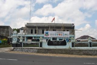 Pemdes Sukatani Kecamatan Cilawu Realisasikan Dana IP Tahun 2020 Renovasi Kantor Desa