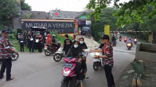Turun ke Jalan, LMPI Cibedug Sebar Takjil