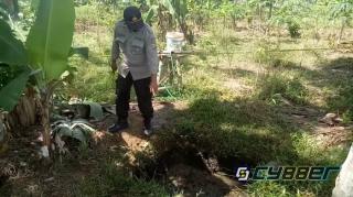Mayat Tanpa Identitas Terbungkus Plastik Ikan Ditemukan di Penampungan Air Ladang