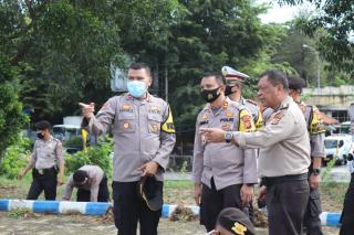 Kapolres Purwakarta Bersama Personil Lakukan Bersih Bersih Lingkungan